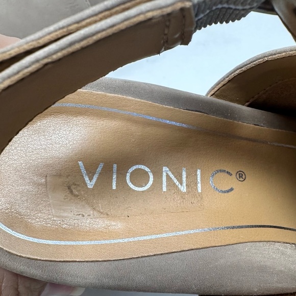 Vionic Roseville Plantar Fasciitis Insole with Built-in Arch Support Orthotic - Picture 10 of 11